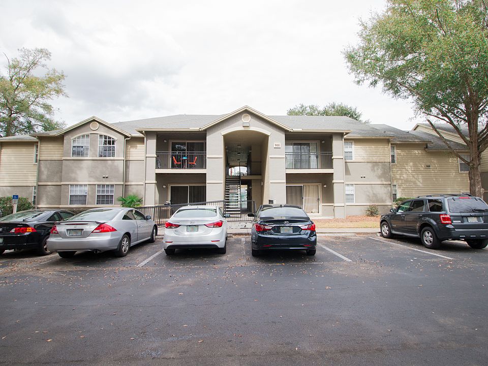 Exterior, short walk to bus 