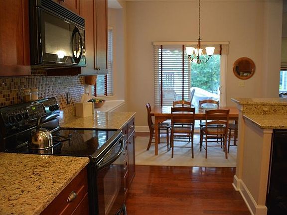 5th image of 651 Carrick Dr