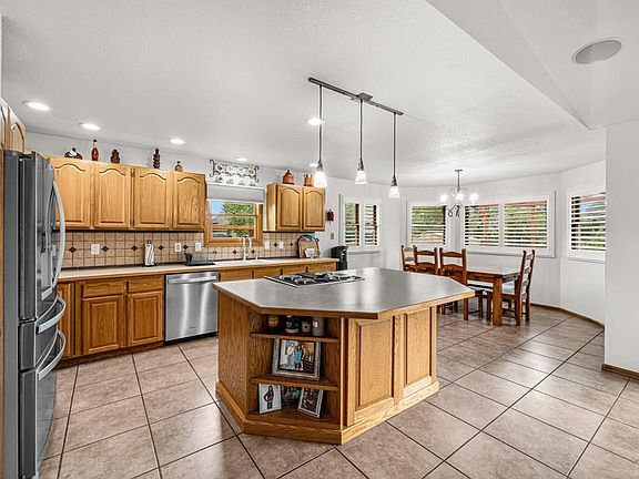 2nd image of 17 Carefree Ln