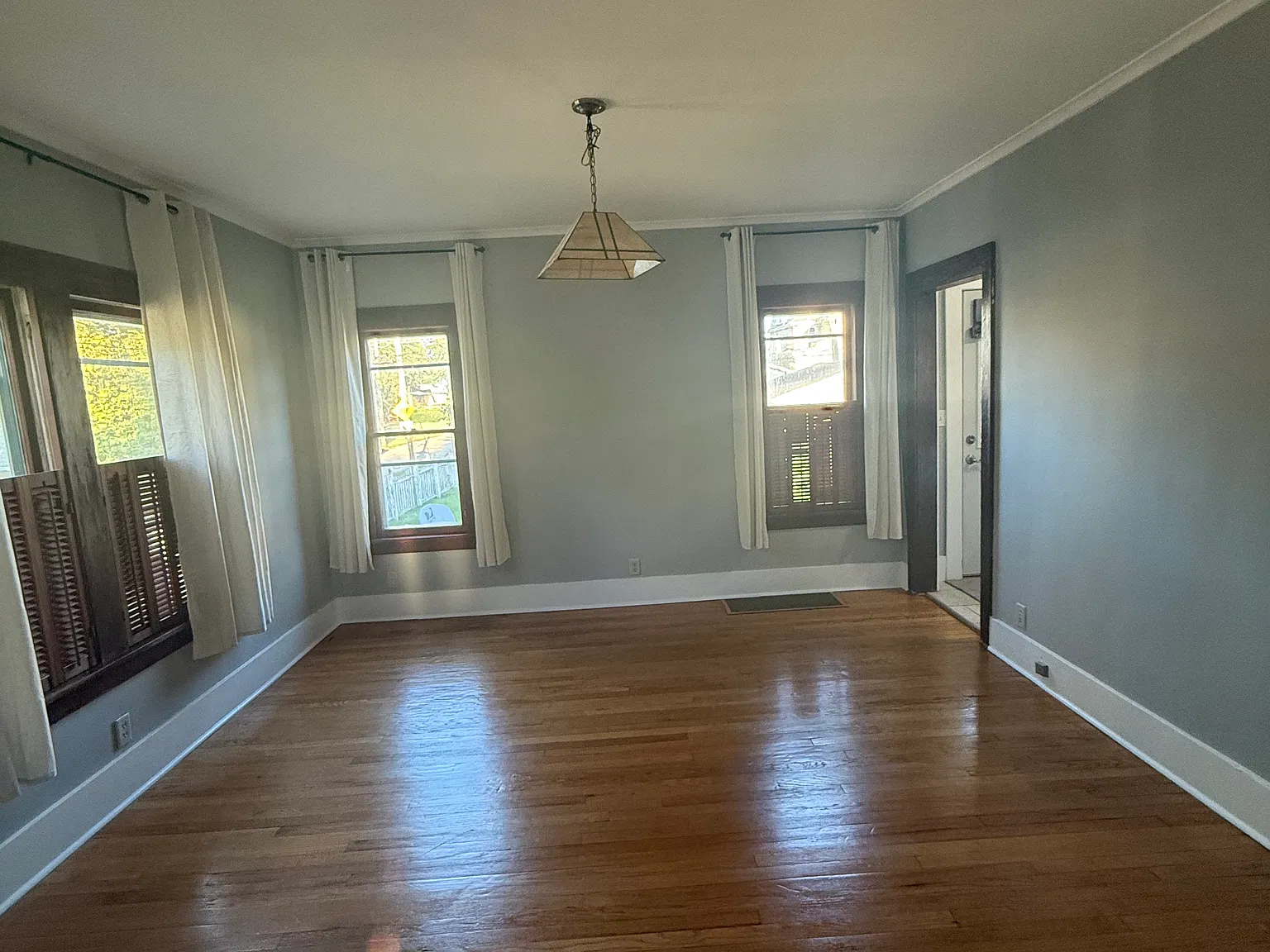 3 bed, 1.5 bath, 1296 sqft, $1,600 — Photo 3