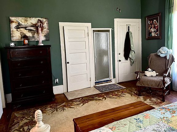 5th image of 205 Miller St