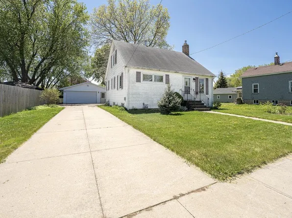 1341 Otter Ave, Oshkosh, WI 54901