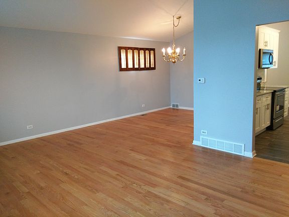 3rd image of 9819 N Glendale Ln