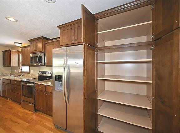 5th image of 1206 Hampton Dr