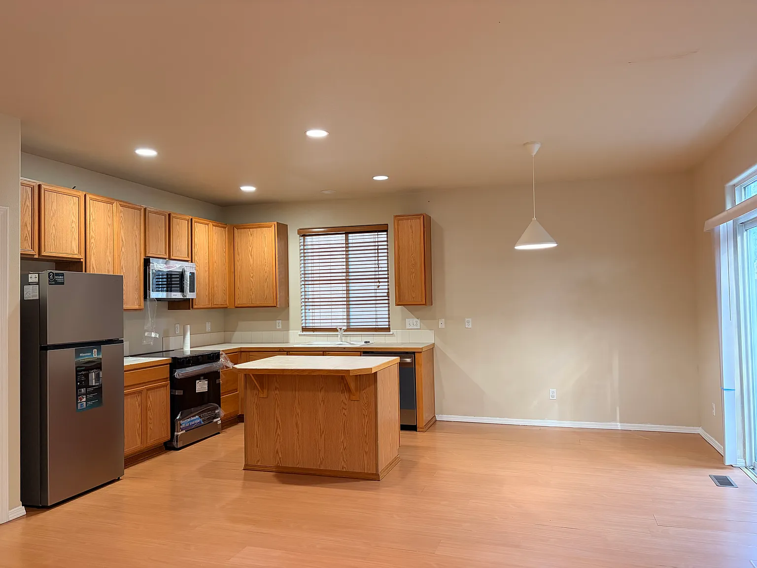 4 bed, 2.5 bath, 1866 sqft, $2,800 — Photo 4