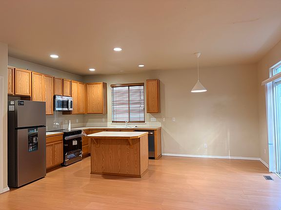 4th image of 19576 SW Treehouse Ln