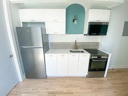 Rented by REQCENTER LLC | media 8
