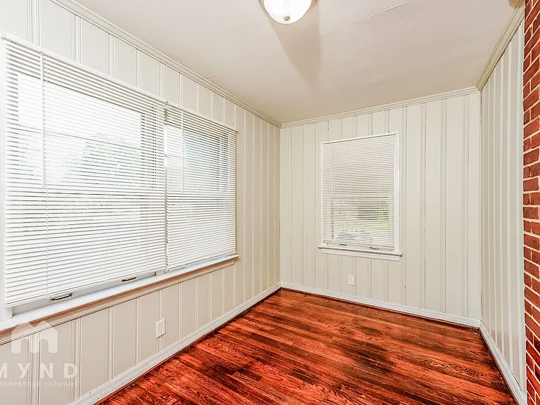 924 Parkway Dr — Photo 10