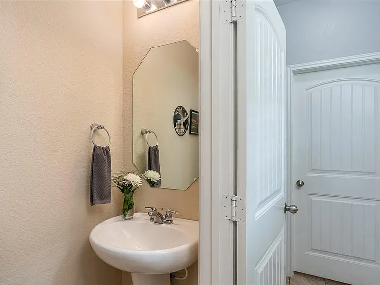 2880 Donnell Dr #3701 — Photo 6