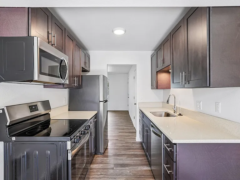 Midland Apartments — Photo 21