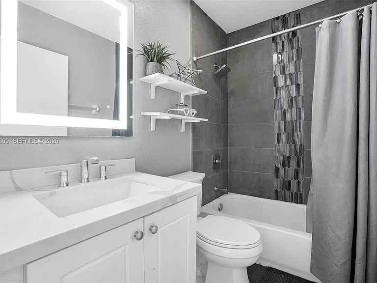 4921 SW 140th Ter — Photo 9