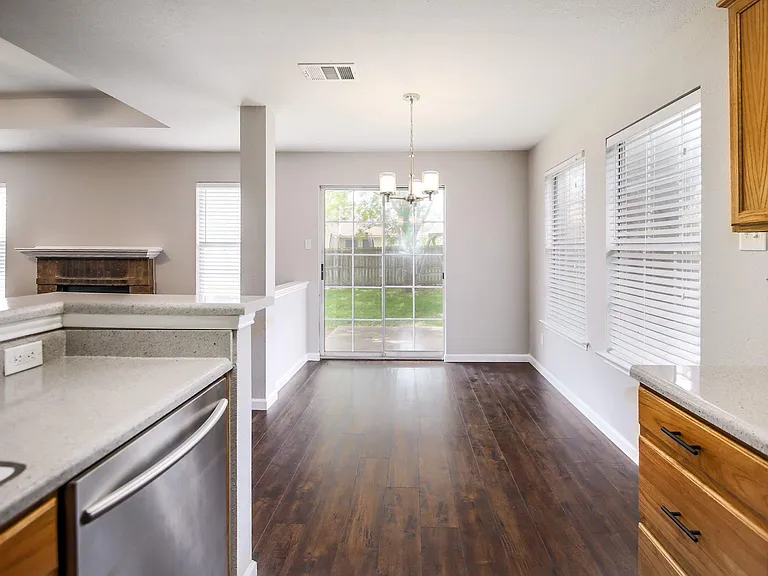 1806 Oakmont Ln — Photo 13