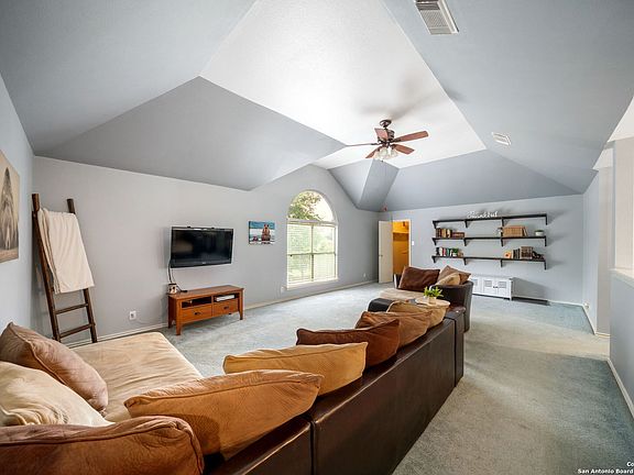 4th image of 1005 Summer Haven Ln