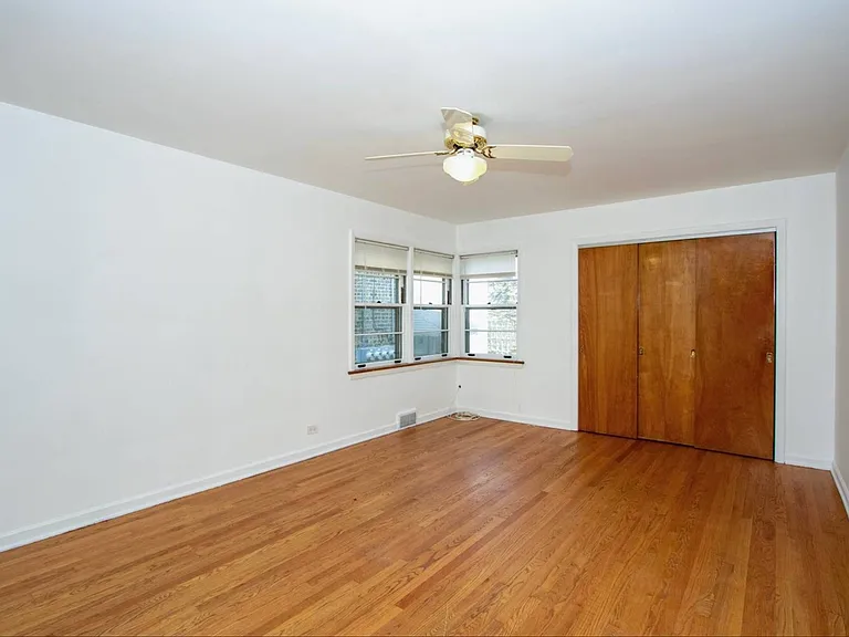 7545 N Claremont Ave #2 — Photo 4