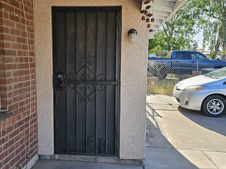 1518 W Otilia Dr #B — Photo 7