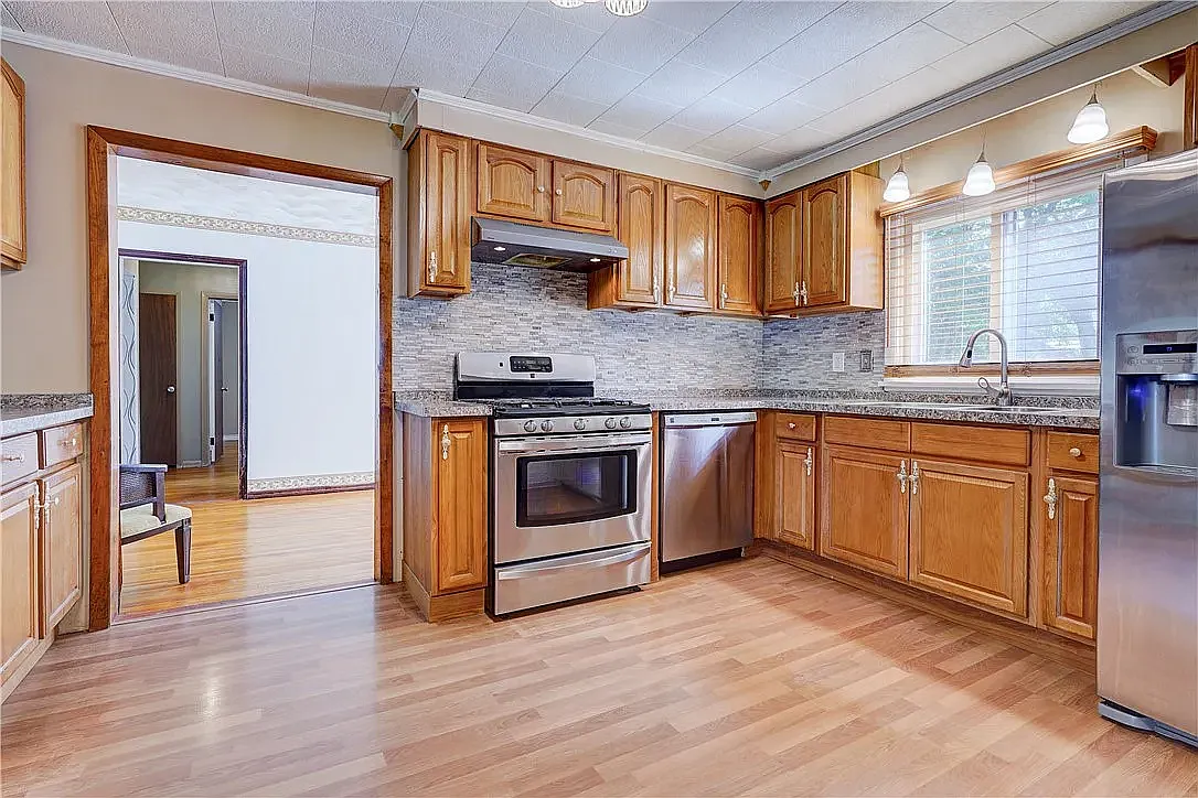3 bed, 1268 sqft, $2,150 — Photo 2