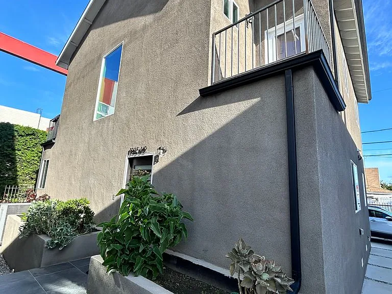 1235 W 37th Pl — Photo 14