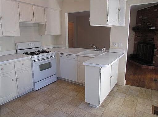 4th image of 1240 King George Blvd