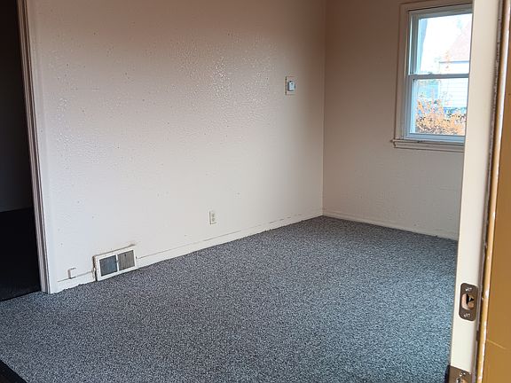 5th image of 215 E Denver St #215