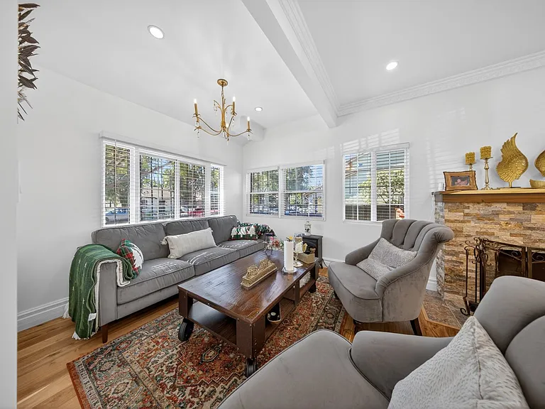 327 Vine St — Photo 8