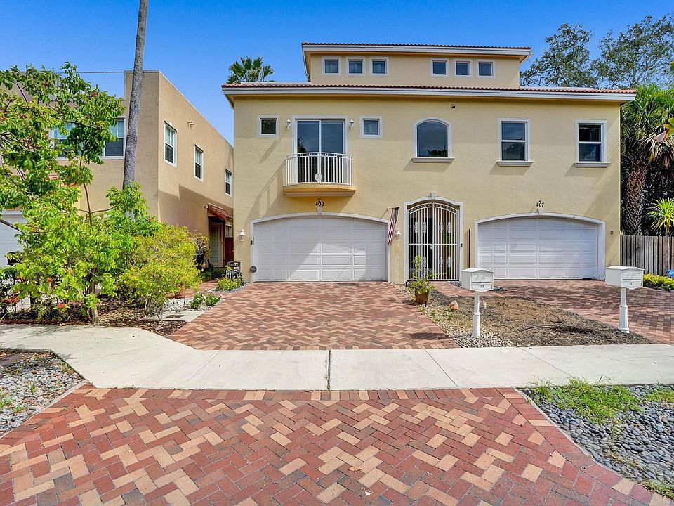 Frontal view of property