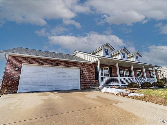 2nd image of 384 Oak Meadow Dr