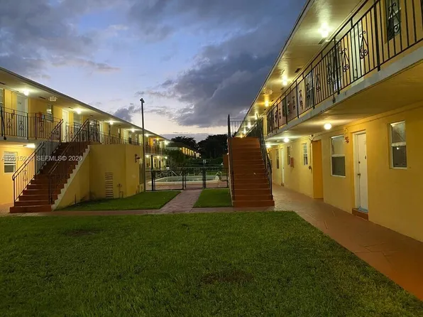 3800 SW 102nd Ave APT 120, Miami, FL 33165