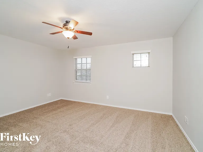 500 Stonebrook Dr — Photo 8