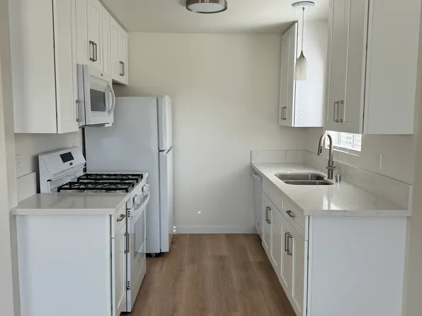 16702 Sims Ln APT D, Huntington Beach, CA 92649
