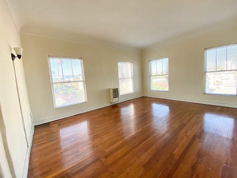 LA Rentals — Photo 4