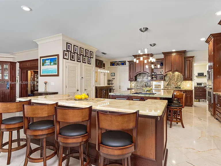 70 Bay Colony Ln — Photo 27