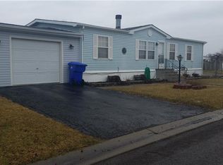 1255 Ridgewood Dr, Lockport, NY 14094