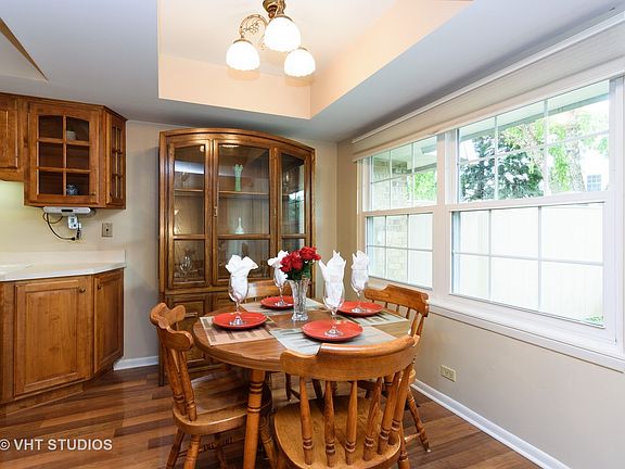 5th image of 641 Burgundy Ct Unit E