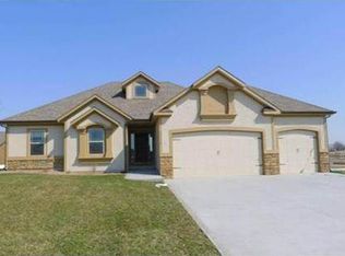 1116 SW Wild Plum Cir, Oak Grove, MO 64075