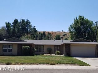 1055 E Saratoga Dr, Boise, ID 83706