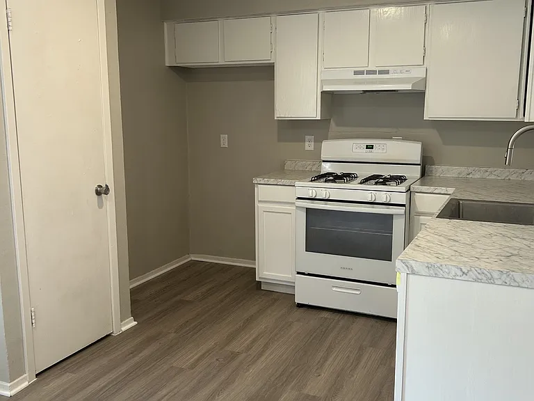 821 Bracewood Cir #B — Photo 6