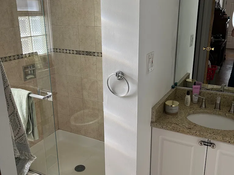 2114 W Melrose St — Photo 12