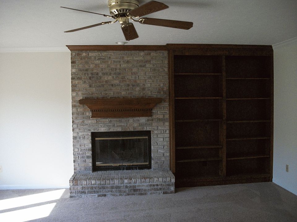 2nd image of 1704 Meadowgate Ln