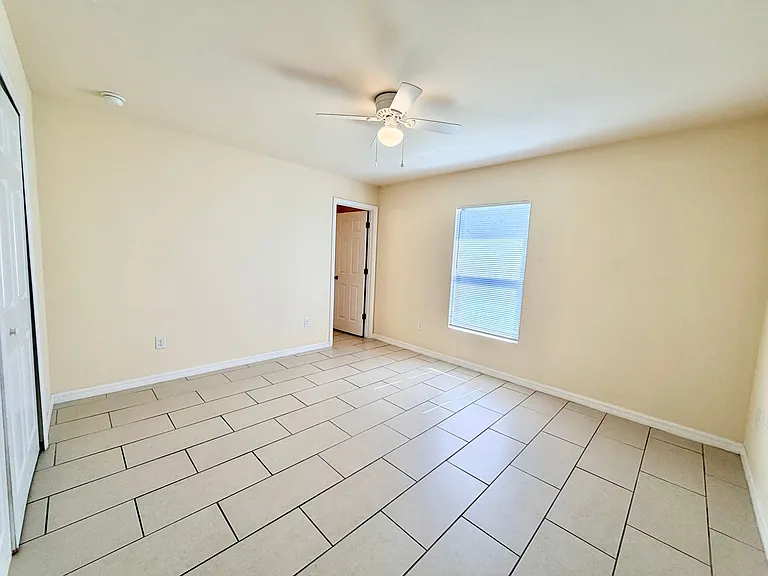 1044 NE 8th Pl — Photo 12