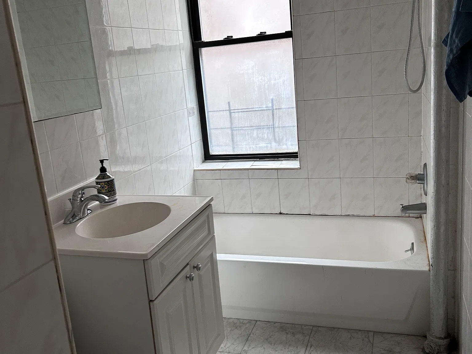 587 Riverside Drive — Photo 2