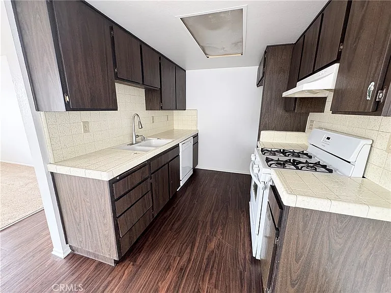 1236 W 8th St #8 — Photo 4