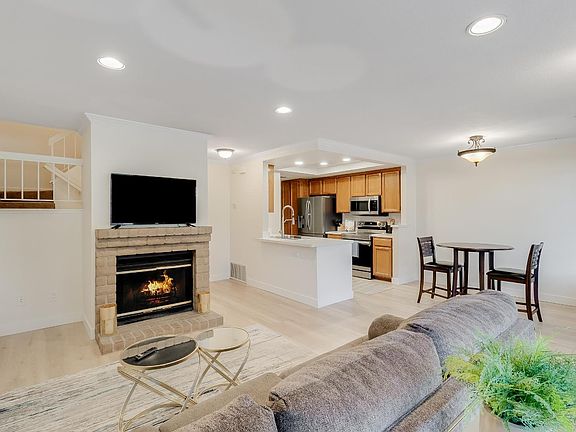 4th image of 613 Devonwood
