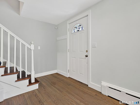 3rd image of 14 Oakwood Lane