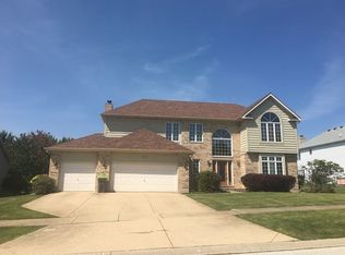 923 Abbey Ct, Sugar Grove, IL 60554
