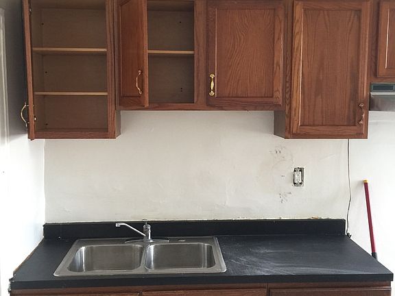 5th image of 7919 S Bishop St #2