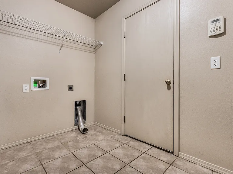 3602 Janus Cir — Photo 6