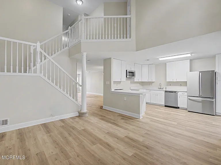 77 Picket Pl — Photo 9