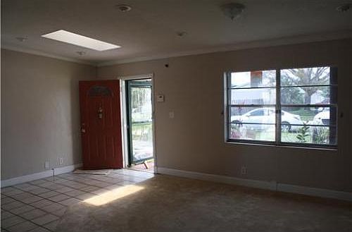 5th image of 700 SW 76th Ter