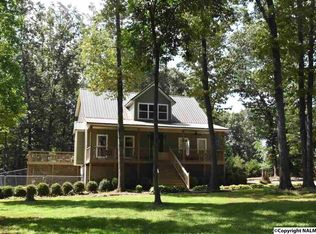 1076 Walker Ln, New Market, AL 35761