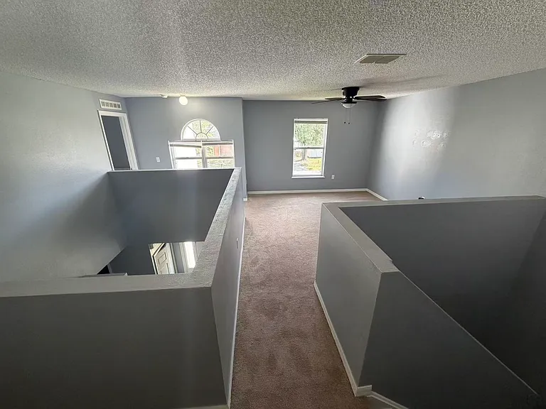 329 Chelmsford Ct — Photo 10
